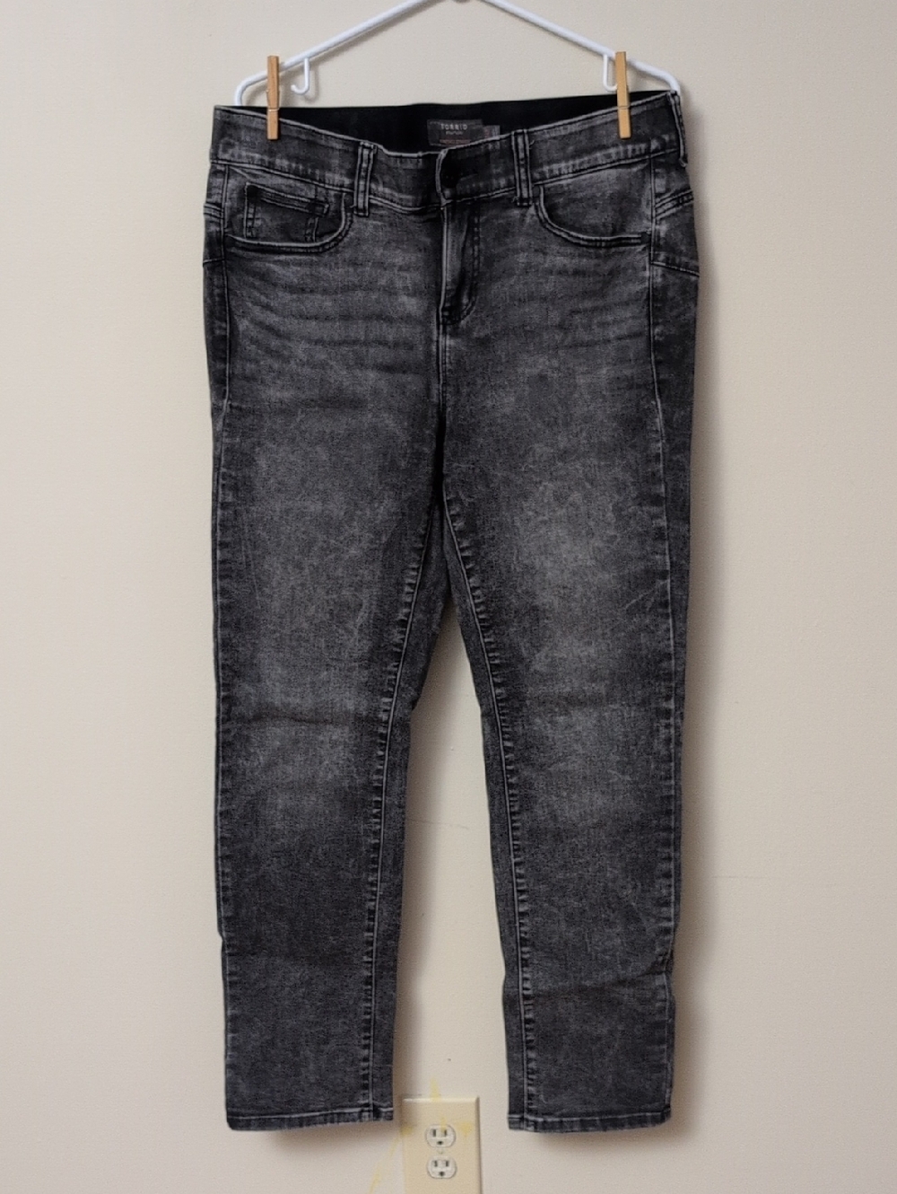 Torrid Black Distressed Wash Bombshell Straight Jeans